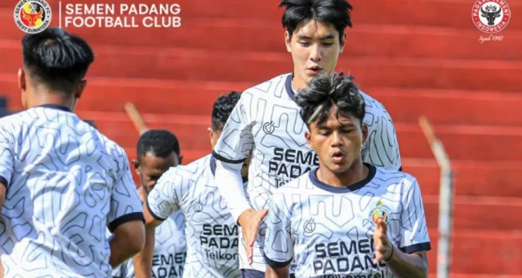Ajax Siapkan Perombakan Besar Musim Depan: Bintang Timnas Indonesia dan Mantan Bintang Manchester United Masuk Radar
