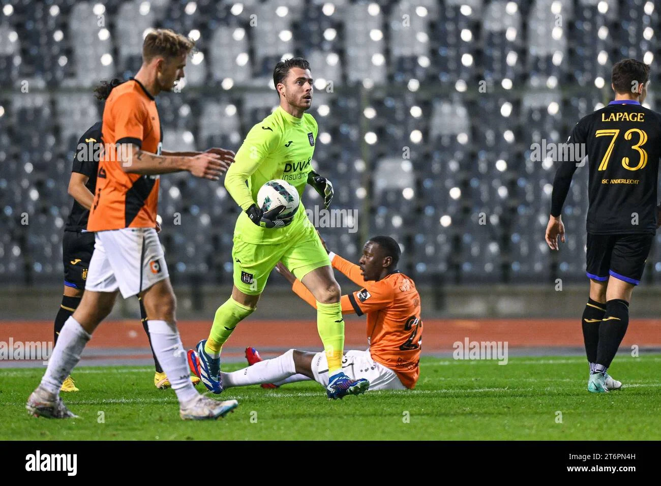 Anderlecht: Dari Dominasi Futures hingga Kontrak Panjang Coosemans, dan Bayang-Bayang Skandal Historis