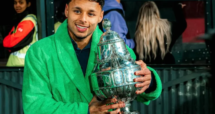 AZ Alkmaar Guncang Piala KNVB 2025/26: Kemenangan 5-1 atas NEC dan Tantangan Kontrak Echteld