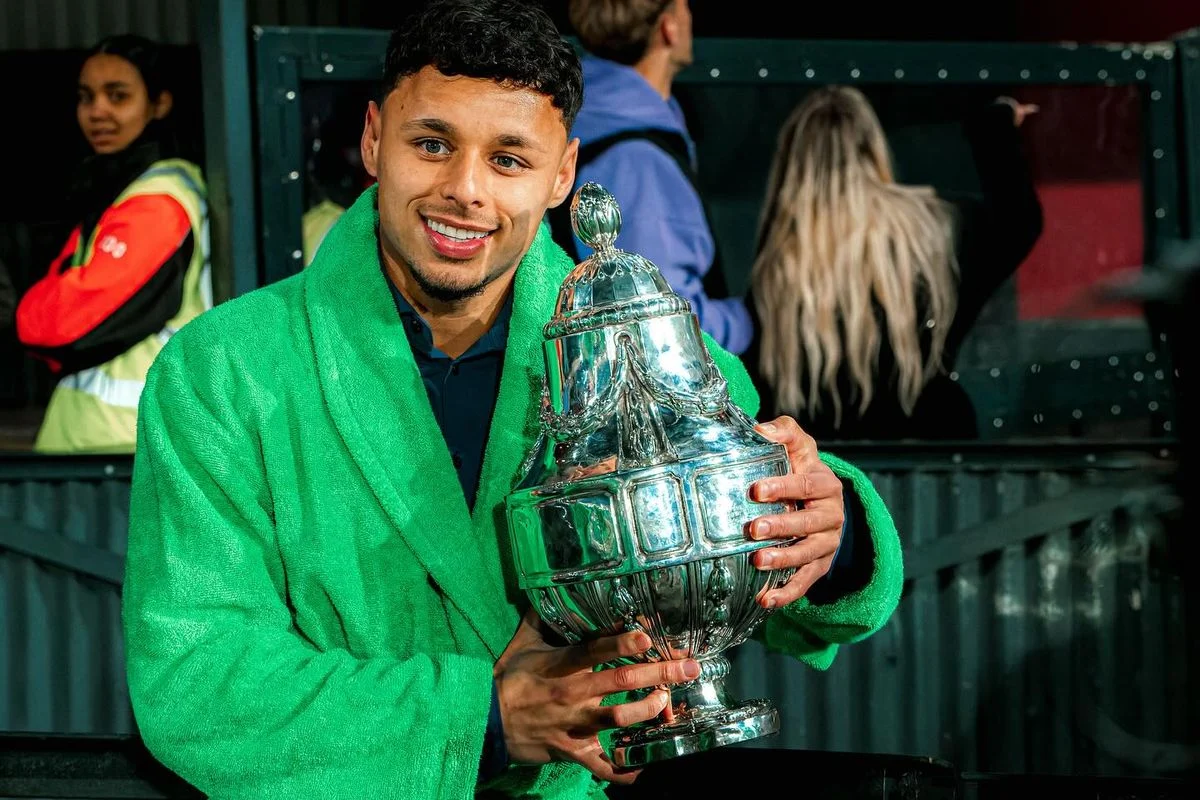 AZ Alkmaar Guncang Piala KNVB 2025/26: Kemenangan 5-1 atas NEC dan Tantangan Kontrak Echteld