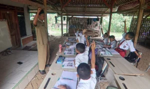 Bangunan SDN Mencon Pati Ambrol, Siswa Dipaksa Belajar di Rumah Warga