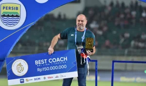 Bojan Hodak Siap Pecahkan Rekor Legendaris Persib: Tinggal Dua Poin Lagi!