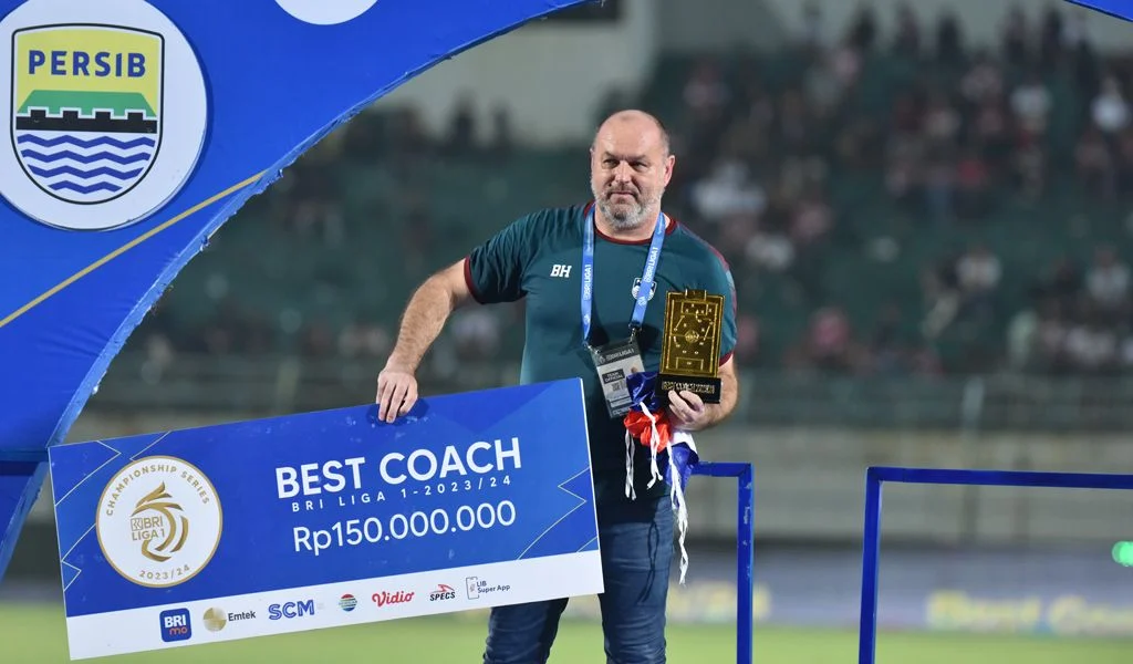 Bojan Hodak Siap Pecahkan Rekor Legendaris Persib: Tinggal Dua Poin Lagi!