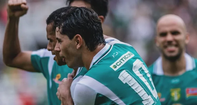 Bruno Moreira Tertunda, Bernardo Tavares Bergulat Cari Mesin Gol untuk Persebaya