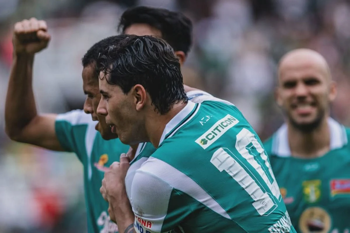 Bruno Moreira Tertunda, Bernardo Tavares Bergulat Cari Mesin Gol untuk Persebaya