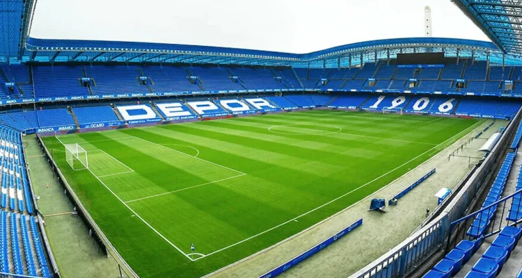 Deportivo La Coruña Bangkit, Mengalahkan Mirandés 3-1 di Riazor: Analisis Taktik, Kontroversi Penalti, dan Dampak pada Klasemen