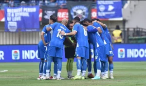 Drama Persaingan BRI Super League: Semen Padang Terkepung, Persib Bandung Siapkan Serangan Balik di Kandang Dewa United