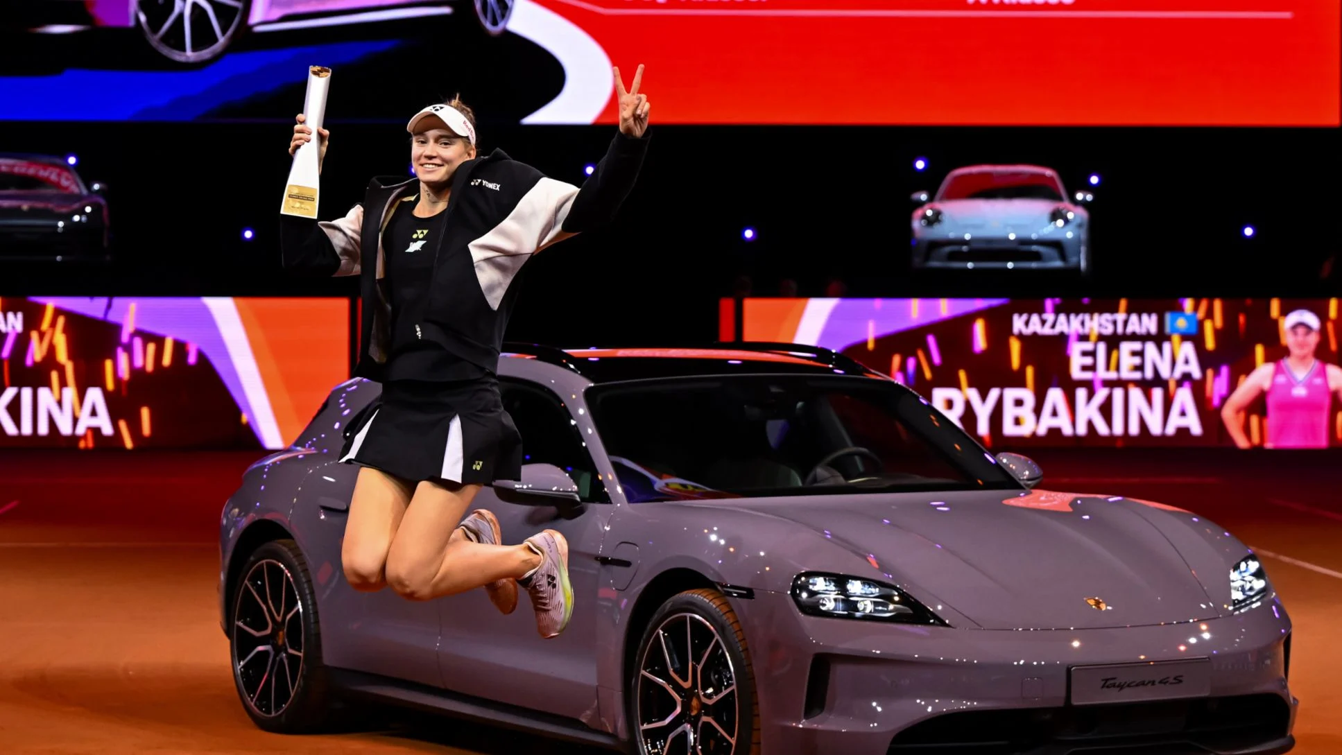 Elena Rybakina Dominasi Stuttgart, Raih Kemenangan Ganda dan Lisensi Mengemudi Porsche