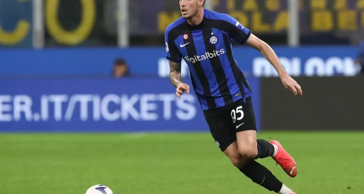 Inter Milan Tegurkan Barcelona: Bastoni Masih Jadi Pilar, Transfer Masih Belum Realistis