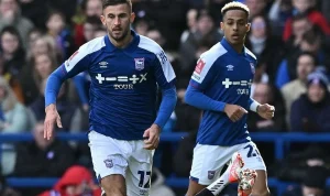 Ipswich Town kembali menancapkan diri di posisi kedua setelah imbang dramatis melawan Middlesbrough
