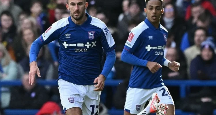 Ipswich Town kembali menancapkan diri di posisi kedua setelah imbang dramatis melawan Middlesbrough