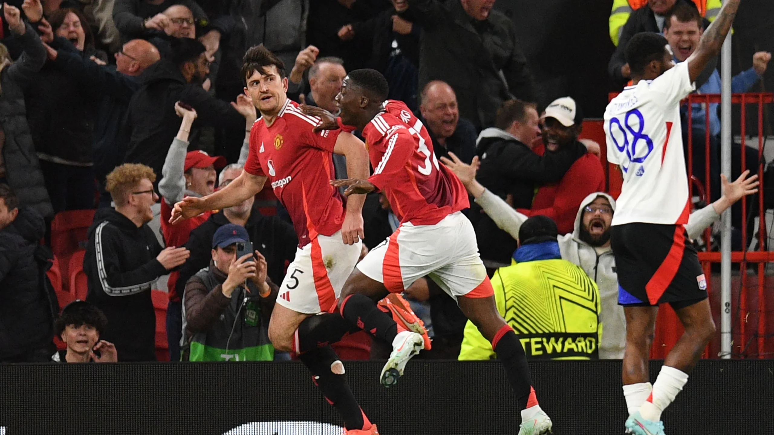 Jan Bednarek Dihukum Merah, Nottingham Forest Lolos ke Semifinal Europa League Setelah Kemenangan Dramatis atas Porto