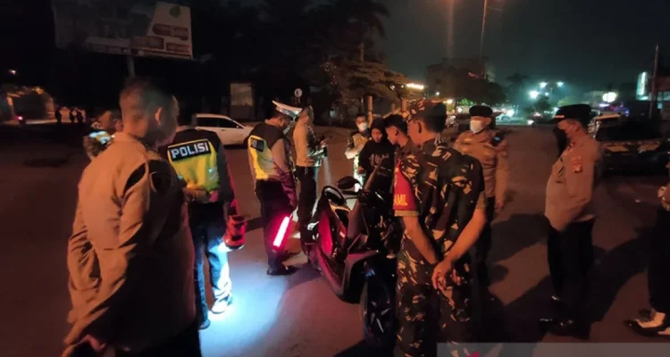 Kepala Desa Lumajang Diserang 10 Orang: Celurit, Keris, dan Penangkapan 10 Pelaku dalam 48 Jam