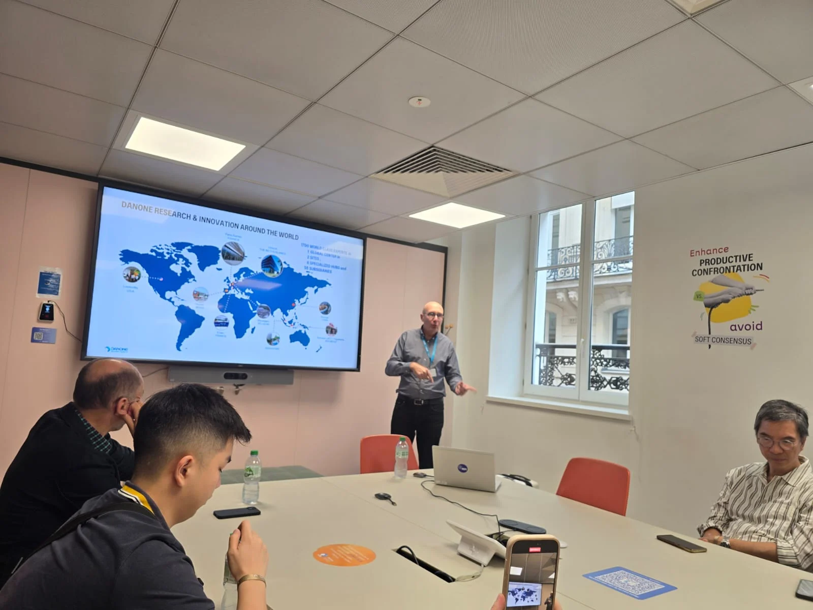 Kontroversi Lingkungan, Rekrutmen Massal, dan Inisiatif Gizi: Danone di Tengah Sorotan Global