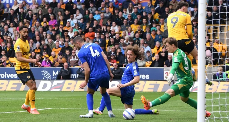Leeds United Tumbangkan Wolves 3-0, Langkah Besar Menuju Keselamatan Premier League