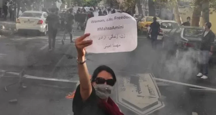 Ribuan Wanita Iran Menggempur Jalanan, Dukung Khamenei dalam Demonstrasi Besar-Besaran