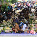 Ribuan Warga Dukuh Penggung Gelar Puncak Selametan Sedekah Bumi di Makam Mbah Surgi, Pati
