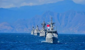 Selat Taiwan Membara: Kapal Perang Jepang Menyentuh Garis Merah Beijing dalam Latihan Gabungan AS-Filipina-Jepang