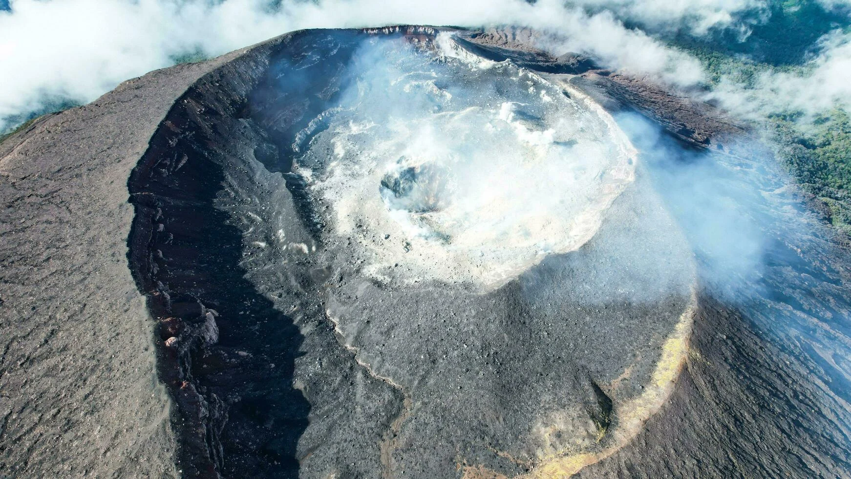 Suhu Kawah Gunung Slamet Mencapai 478°C, BPBD Banyumas Gandeng Sekutu Regional Siapkan Langkah Antisipasi