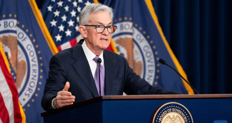 Trump Kembali Ancam Pecat Jerome Powell Jika Tidak Mundur Tepat Waktu: Dampak Politik dan Ekonomi