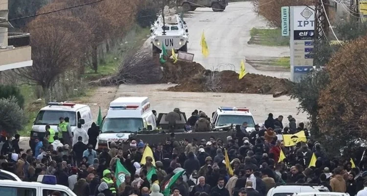 Warga Lebanon Berani Menyeberang Saat Gencatan Senjata, Jembatan Hancur Dibom Israel: Drama Garis Kuning yang Mengguncang Selatan Lebanon