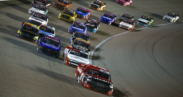Weekend Penuh Sorotan: Coachella Menggelegar, Tornado Mengguncang Midwest, dan Balapan NASCAR di Kansas